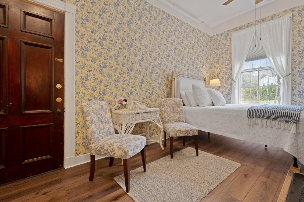 لينوكس Brook Farm Inn المظهر الخارجي الصورة
