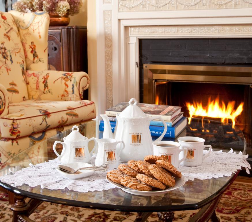 لينوكس Brook Farm Inn المظهر الخارجي الصورة